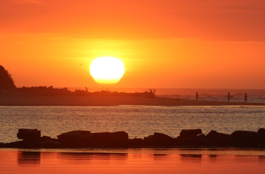 Gonna Be a Hot One Urunga!